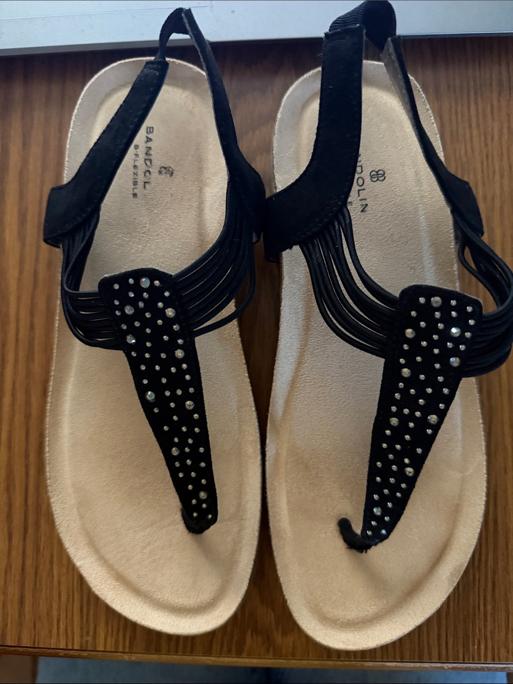 Bandolino B-Flexible Black Rhinestone T-Strap Comfort Sandal Size 7M
